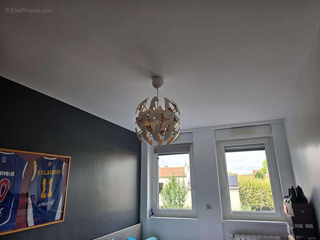 Appartement à COURBEVOIE