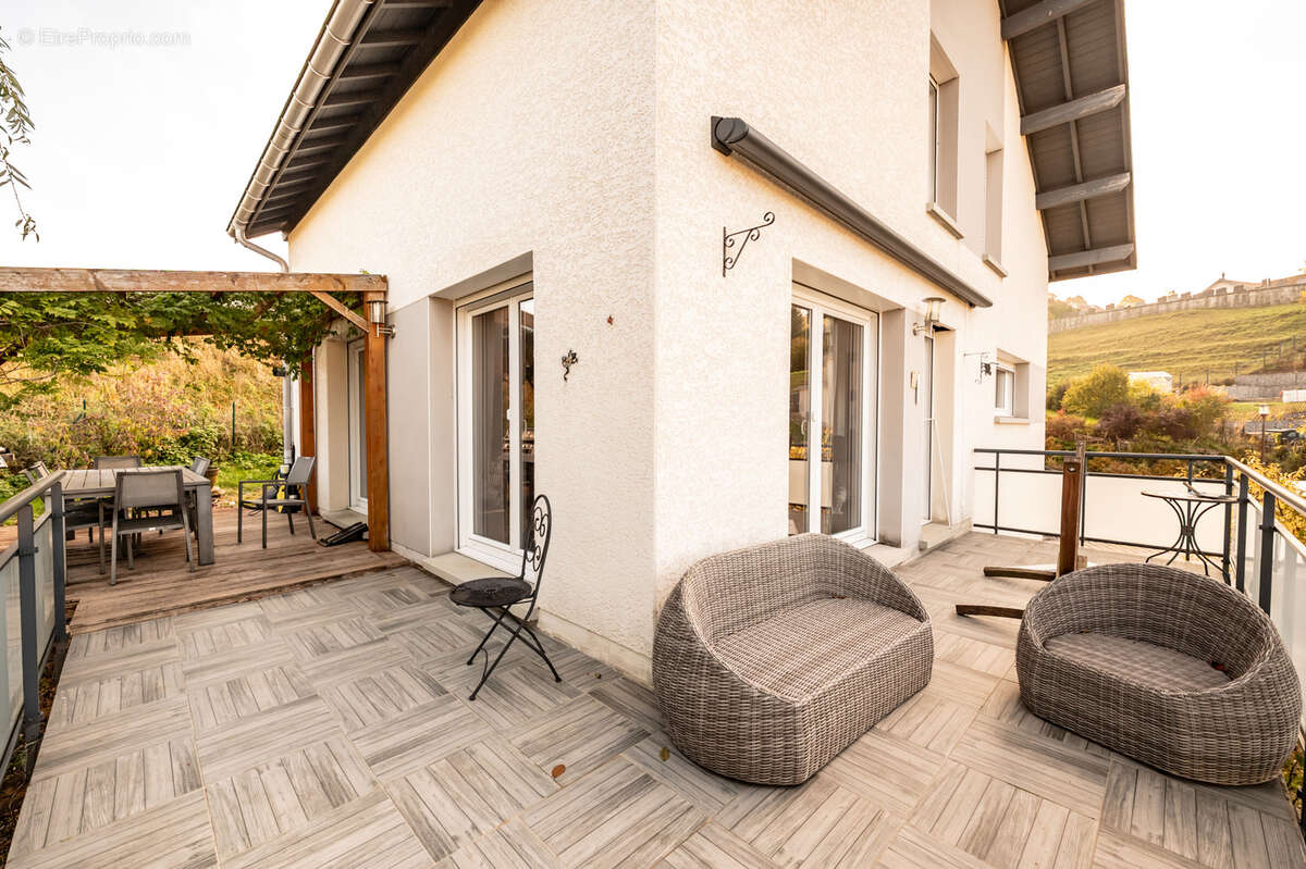 Maison à MONTPERREUX