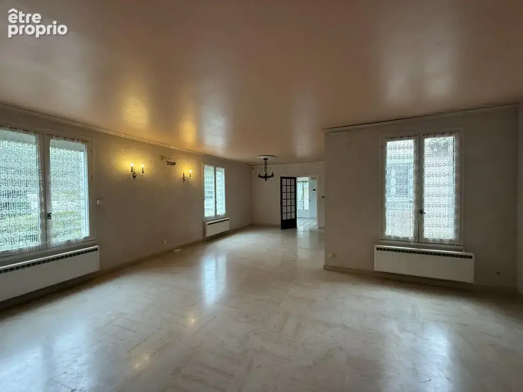 Maison 310 m² à Saint-Laurent-Du-Pape  - photo 3