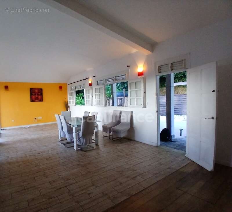 Maison à RIVIERE-PILOTE