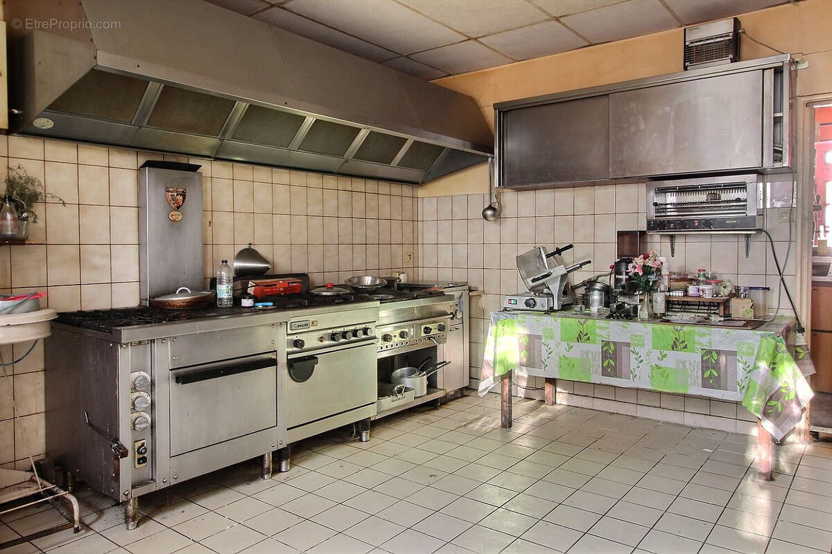 LE PULEY , immeuble à usage commercial et d'habitation - photo 7