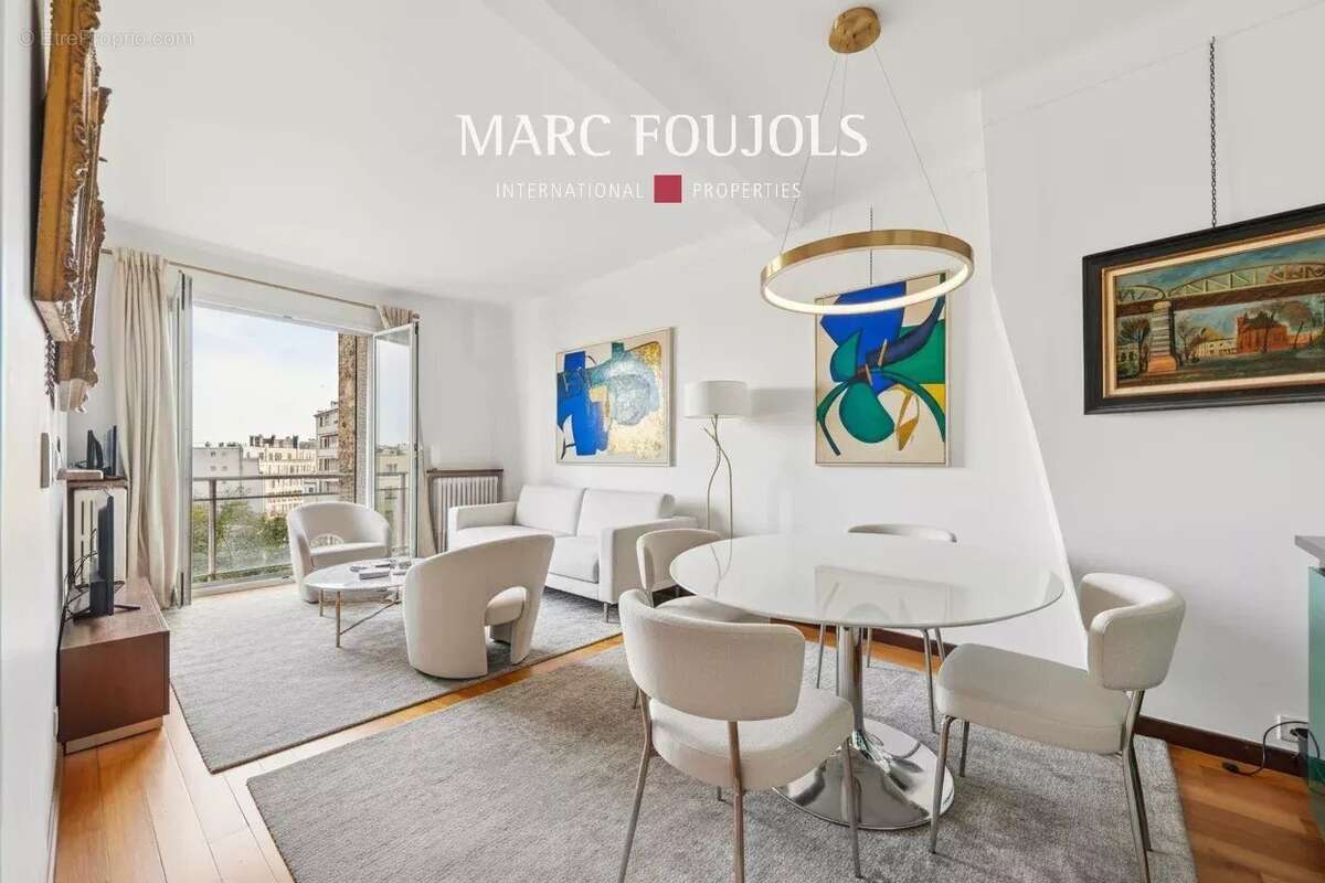 Appartement à PARIS-16E