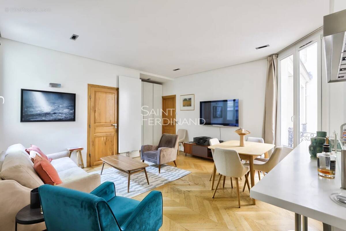 Appartement à PARIS-17E