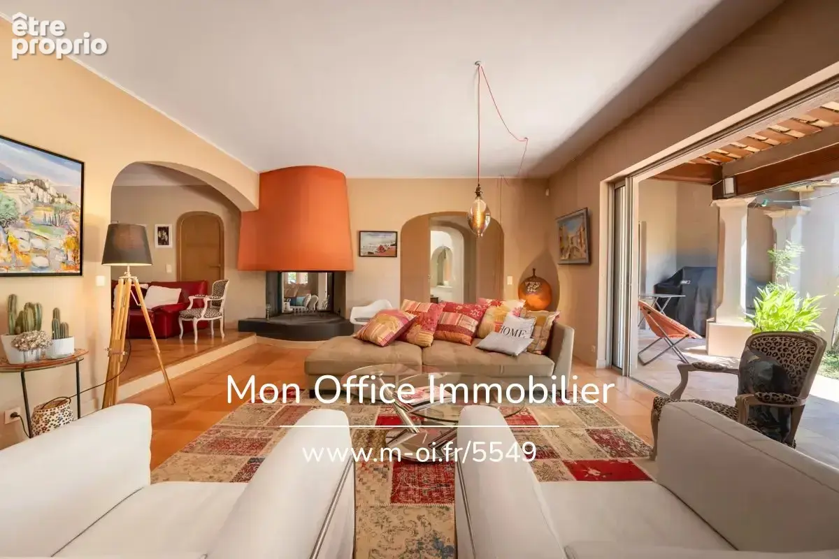 Référence : 7207-NGU. - Maison 10 pièces - 8 chambres - Jacuzzi, Piscine, Salle de Cinema - Village à pied - photo 10