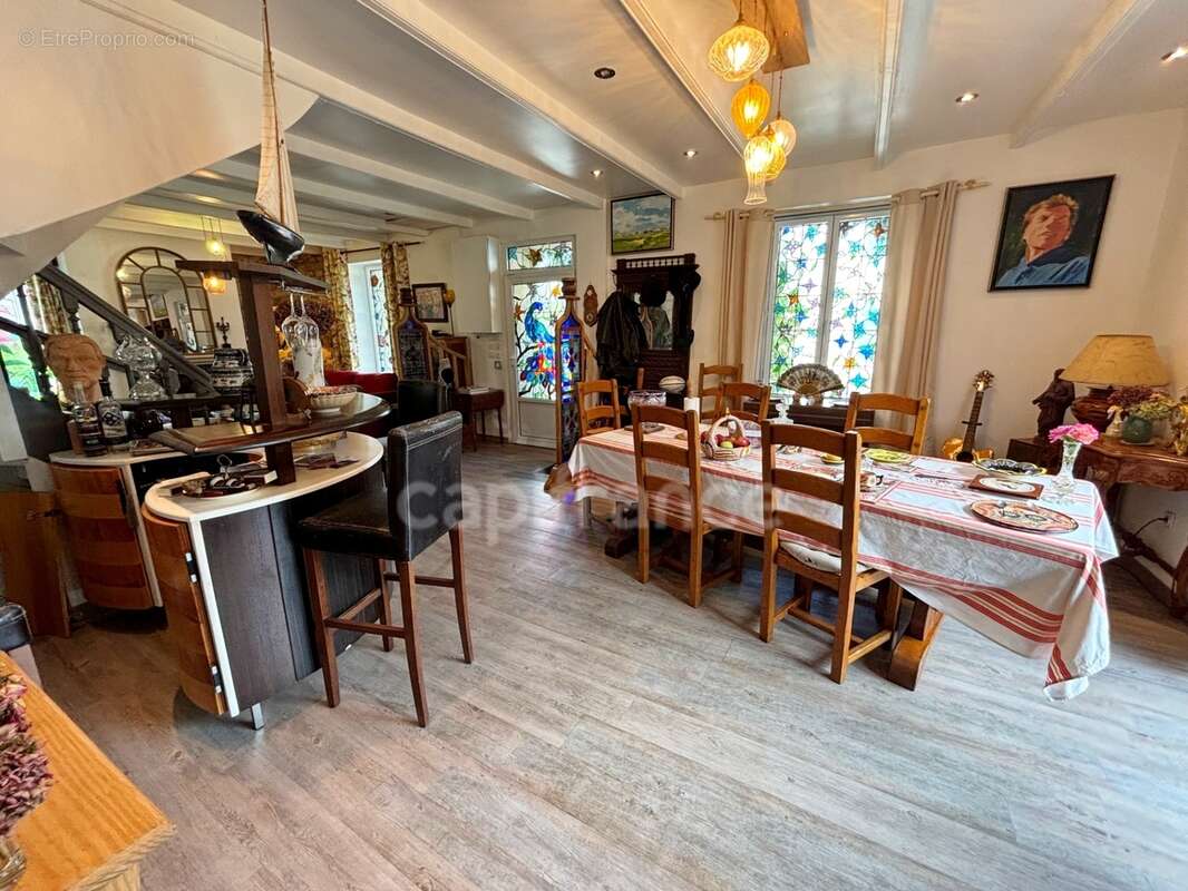 Rare: Charmante Maison de caractère en pierre de taille et moellons au centre historique de LOCRONAN(29) - photo 3
