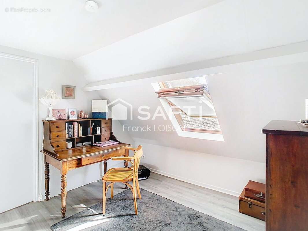 Maison 223 m² à Le Petit-Pressigny  - photo 4