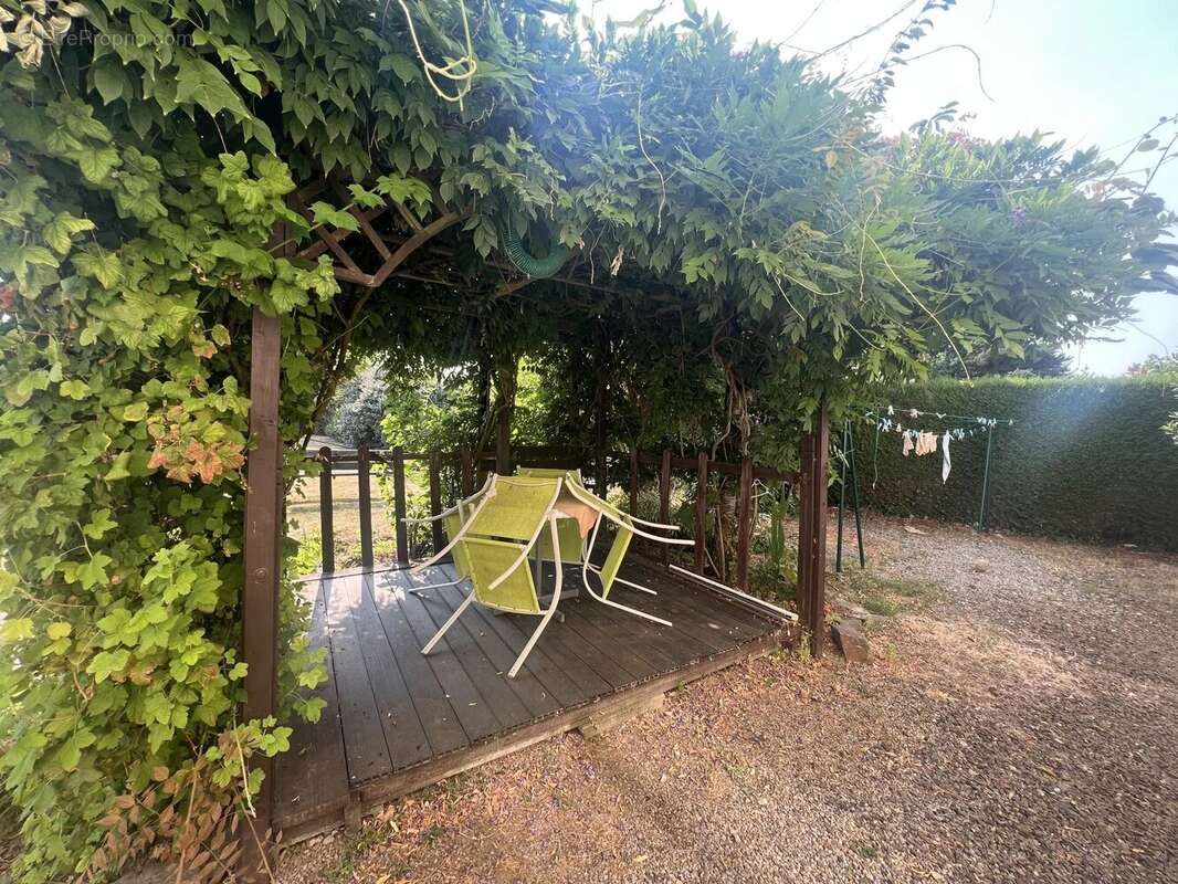 Maison familiale 4 chambres avec jardin – Bourg d'Issé - photo 2