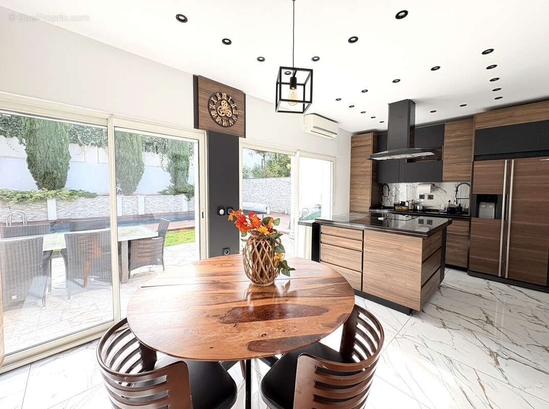 Maison à CHENNEVIERES-SUR-MARNE