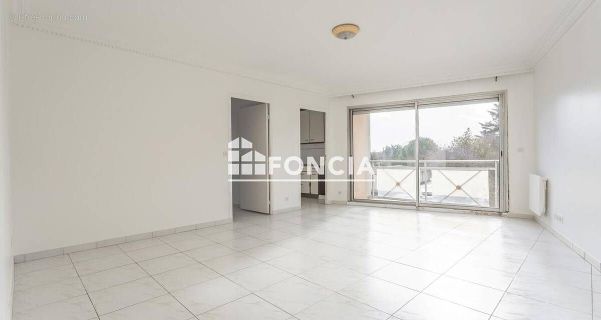 Appartement à SAINTE-GENEVIEVE-DES-BOIS