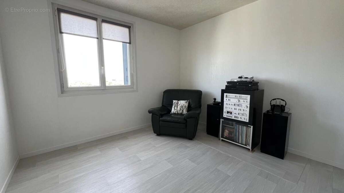 Appartement à LES CLAYES-SOUS-BOIS