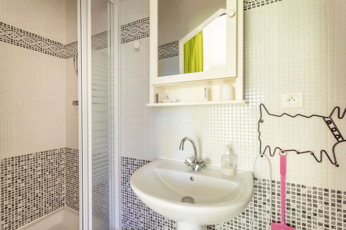 Maison à SIMIANE-COLLONGUE