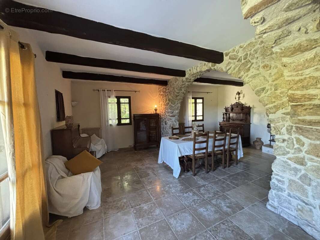 Maison à CHATEAUDOUBLE