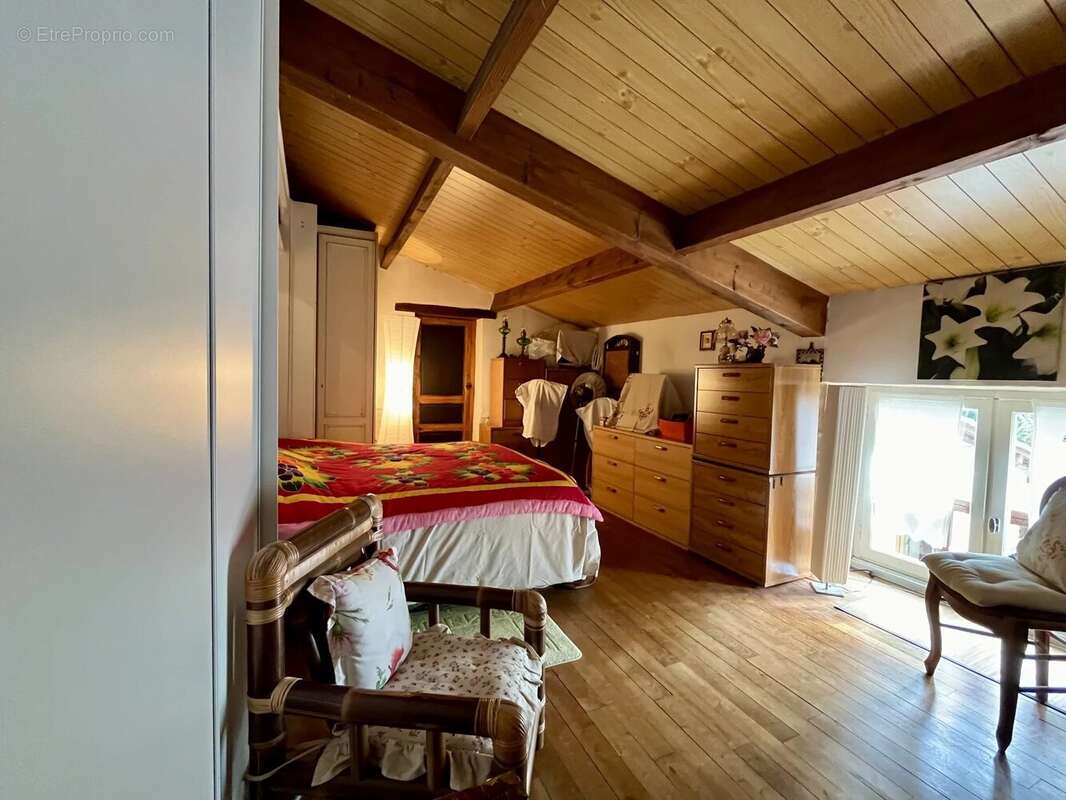 Maison de 3 chambres dans le centre d'une ville commercial - photo 11