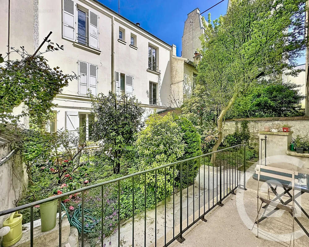 Appartement à PARIS-14E
