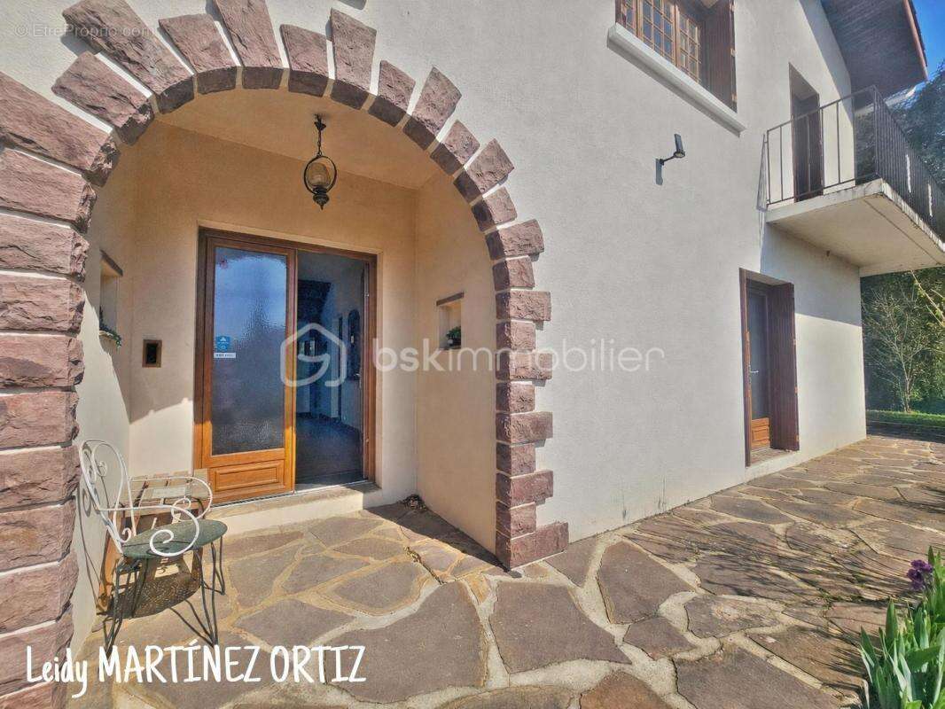 Charmante maison familiale, 190m², 5 grandes chambres, parking, garage, terrain arboré - photo 2
