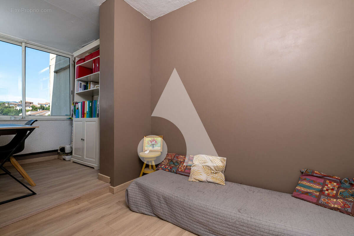 MARSEILLE 13e ? T4 traversant de 85,70 m² avec jardin privatif, terrasses et garage fermé - photo 13