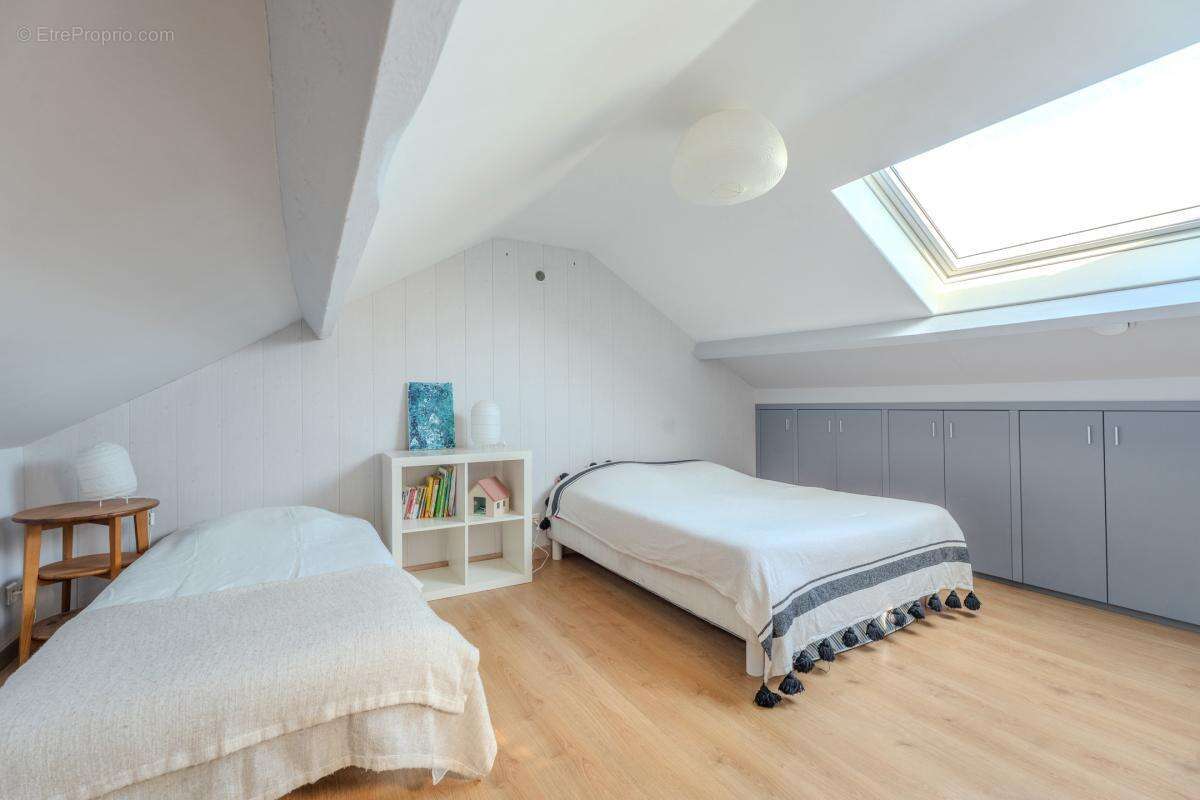 Maison en pierre avec dépendances - gros potentiel - photo 12