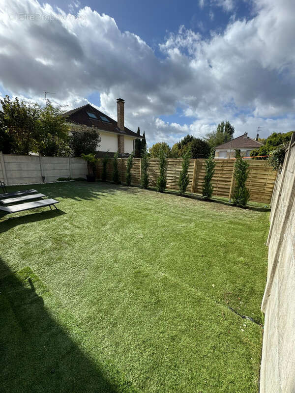 Maison à CHENNEVIERES-SUR-MARNE