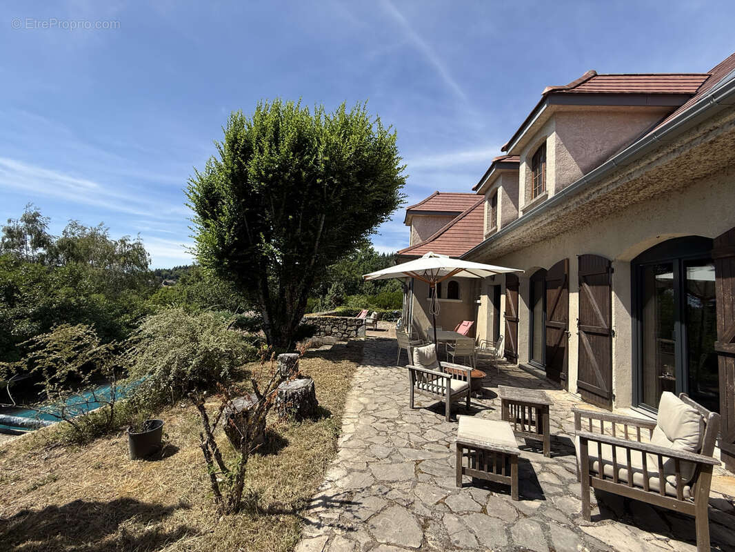 Propriété de caractère avec piscine et grand terrain - Montagne Thiernoise - photo 3