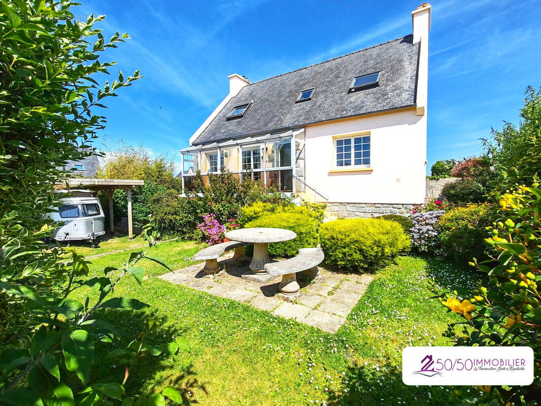 Maison à PLOUGOULM