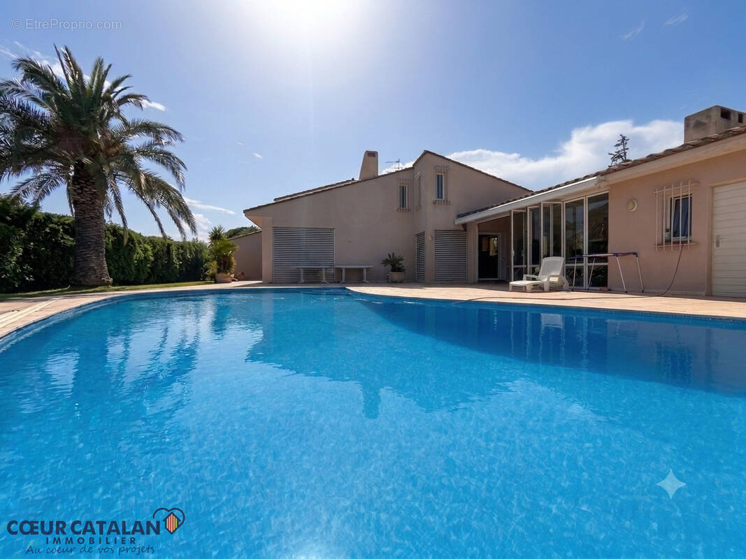 TOULOUGES - Superbe propriété 280 m2 - Piscine & parc arboré - photo 1