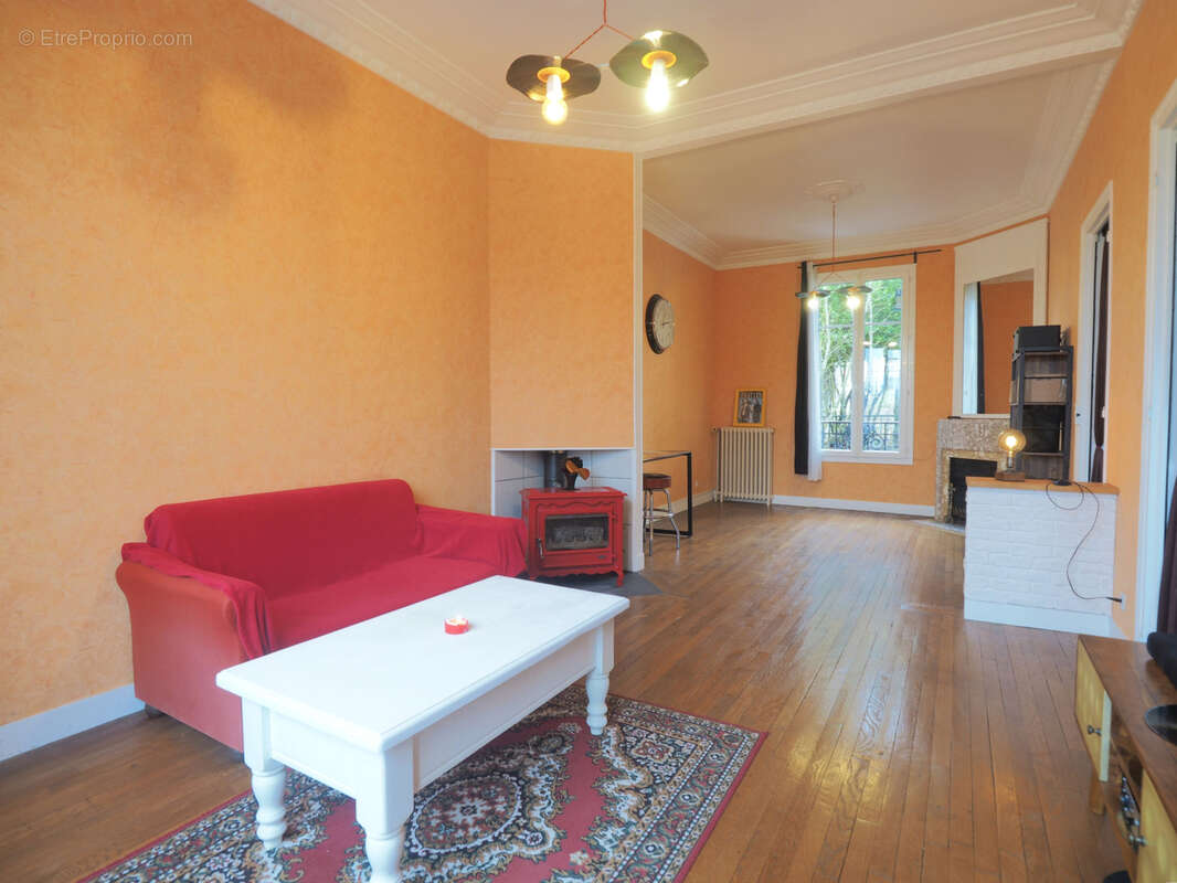 Maison à VAUX-LE-PENIL