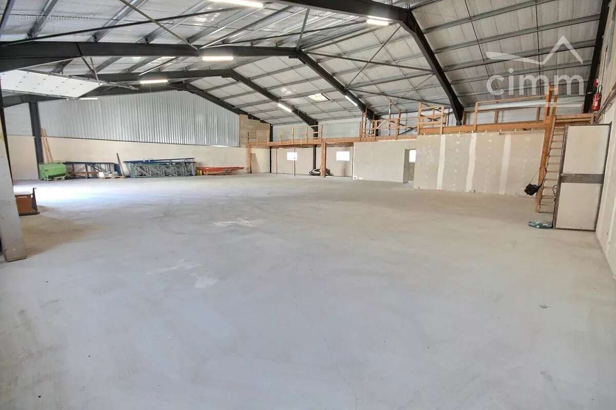 Commerce à LA ROCHETTE