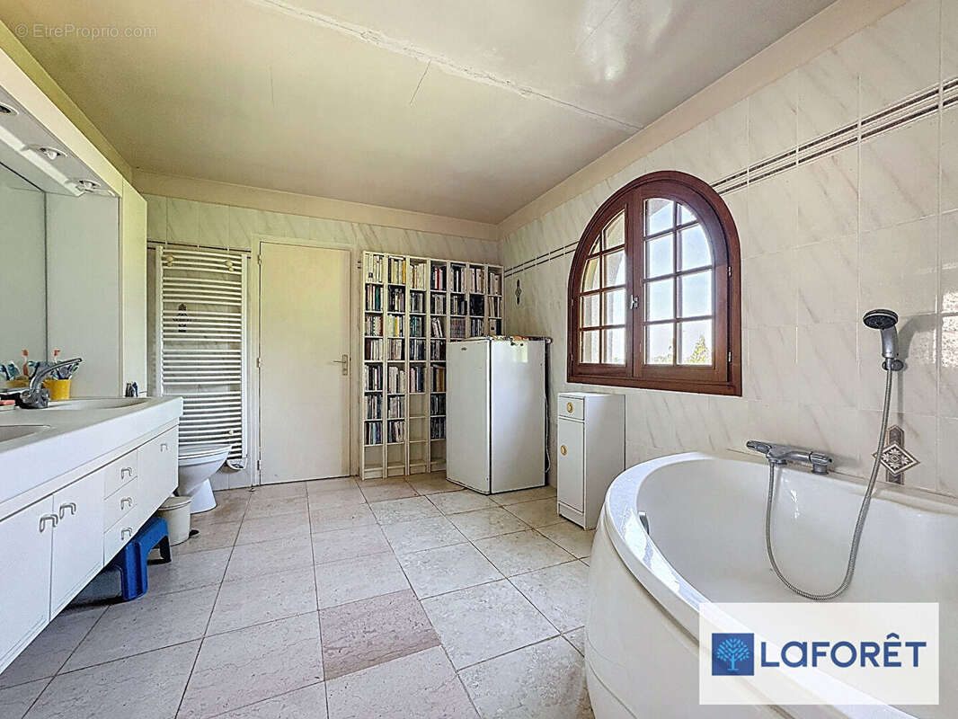 Maison à BAZOCHES-SUR-GUYONNE