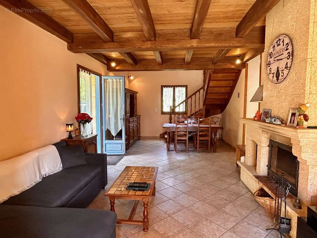 Maison à CENAC-ET-SAINT-JULIEN