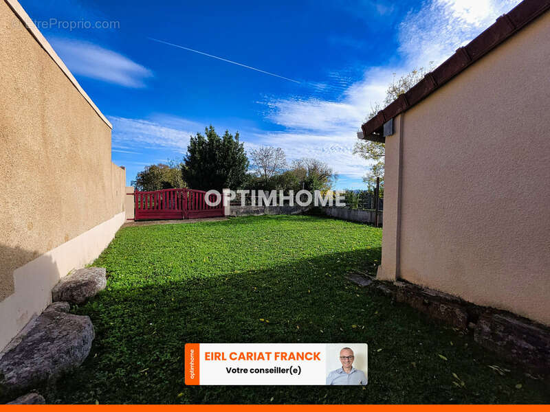 Maison à SAINT-ETIENNE-DE-FURSAC
