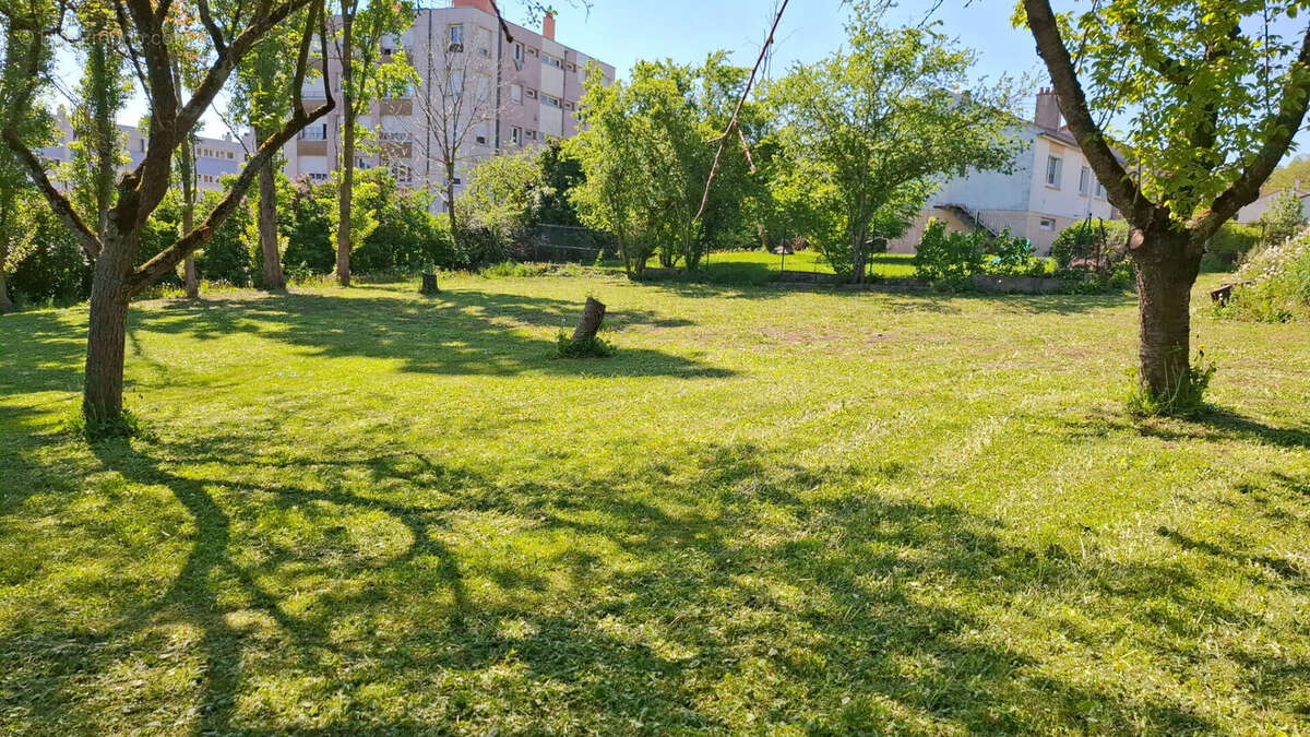 Terrain à VARANGEVILLE