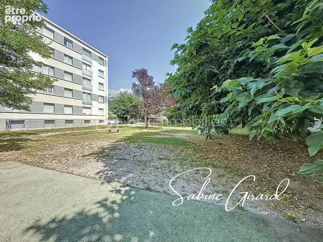 T4 traversant lumineux – Copropriété fermée - photo 8