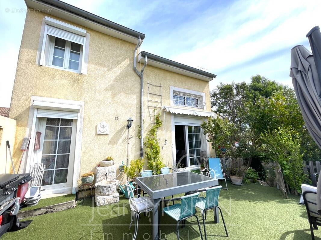 Maison à MONTELIMAR