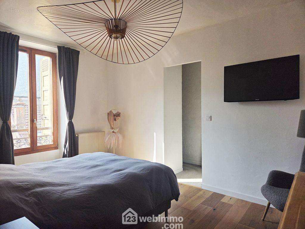 dont une de 19m² avec un grand dressing