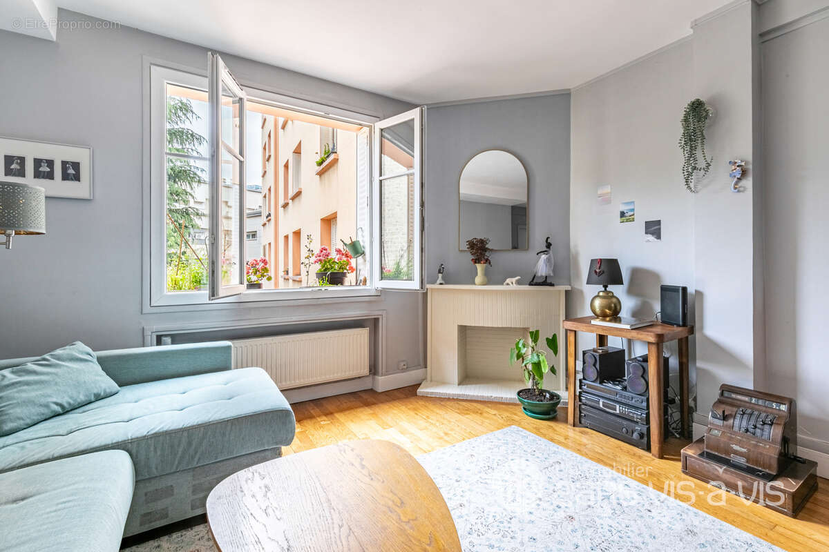 Appartement à COURBEVOIE