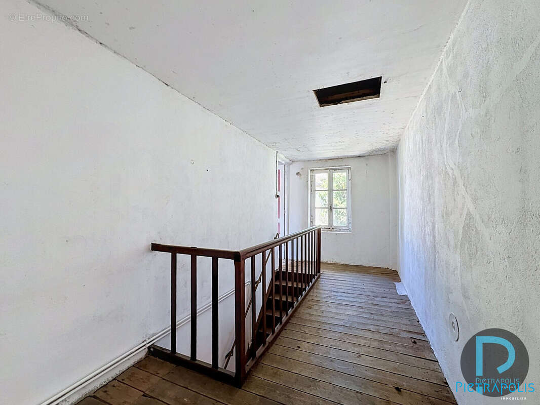 Maison 106 m² à Saint-Marcel  - photo 9