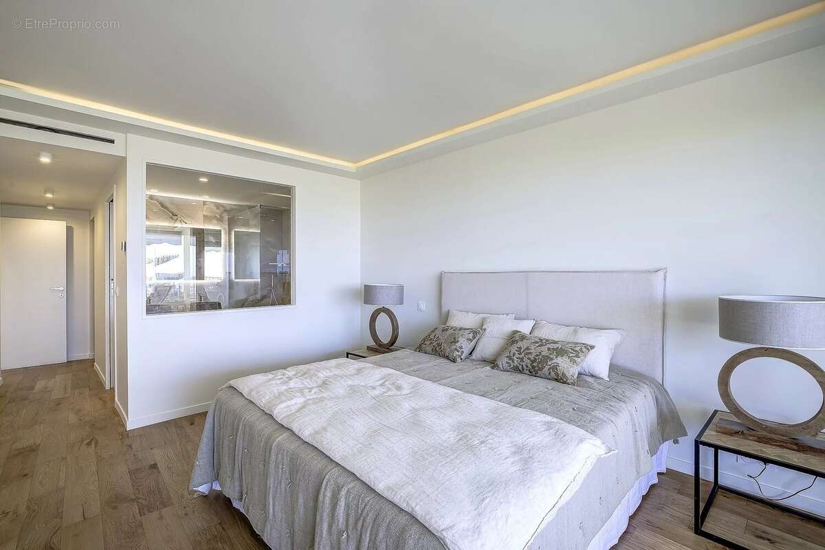 Cannes, Basse Californie - Appartement 4 pièces vue mer  111 m² - photo 35