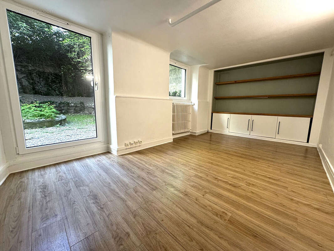 Appartement T2  Place Delille - photo 2
