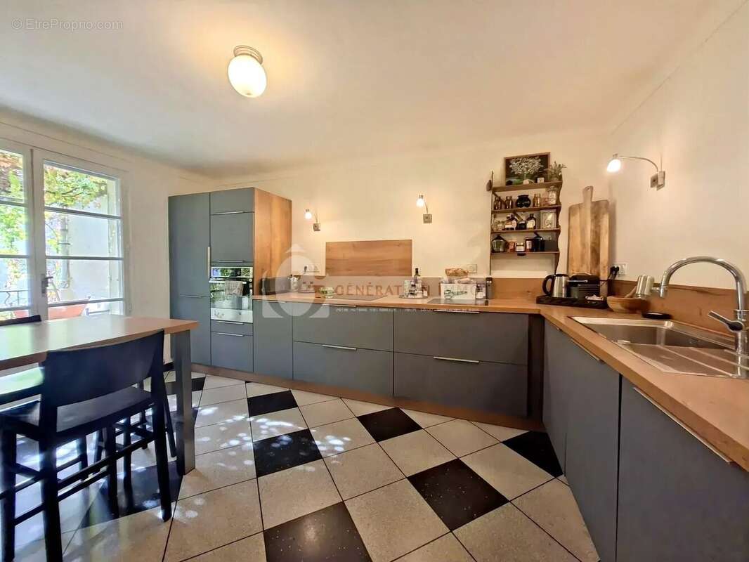 Maison à FONTVIEILLE