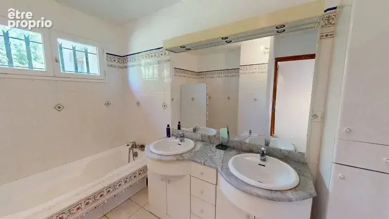 Villa T5 + T2 avec piscine et grand jardin - photo 10
