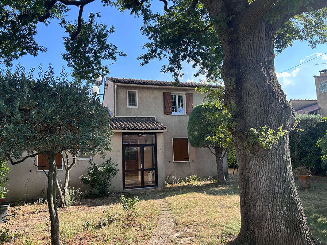 MORRIERES LES AVIGNON - Maison 115m², 4 ch dont 1 suite, garage et jardin clos - photo 3