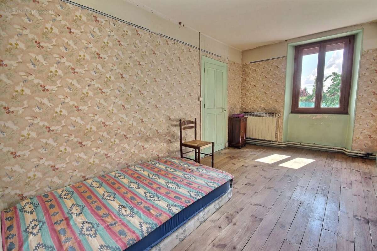 Maison à CHEVRIERES