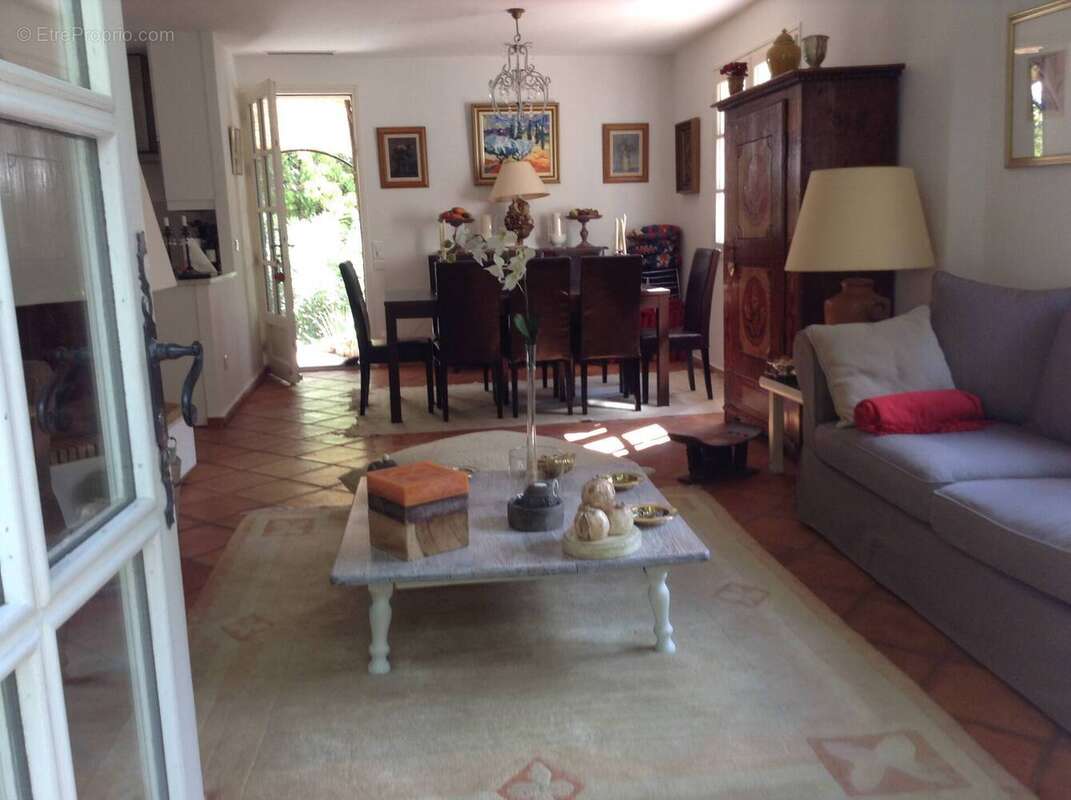 Maison à MONTFERRAT