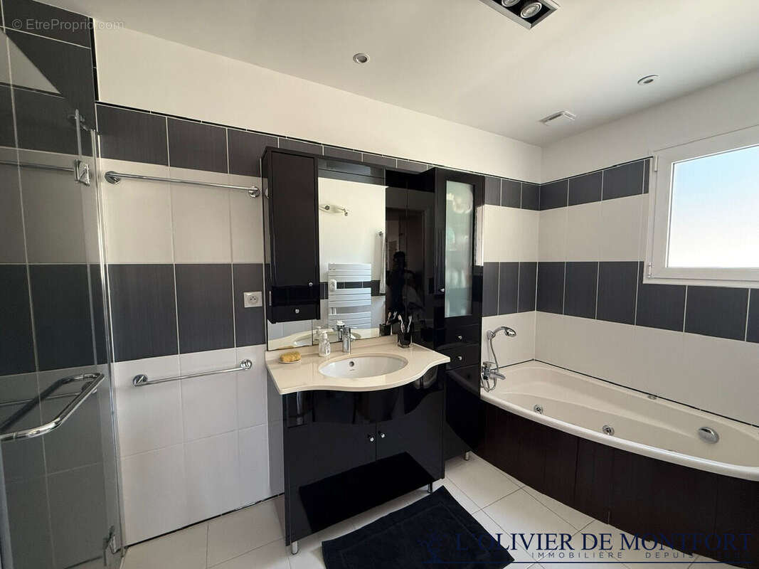 Maison à LES ESSARTS-LE-ROI