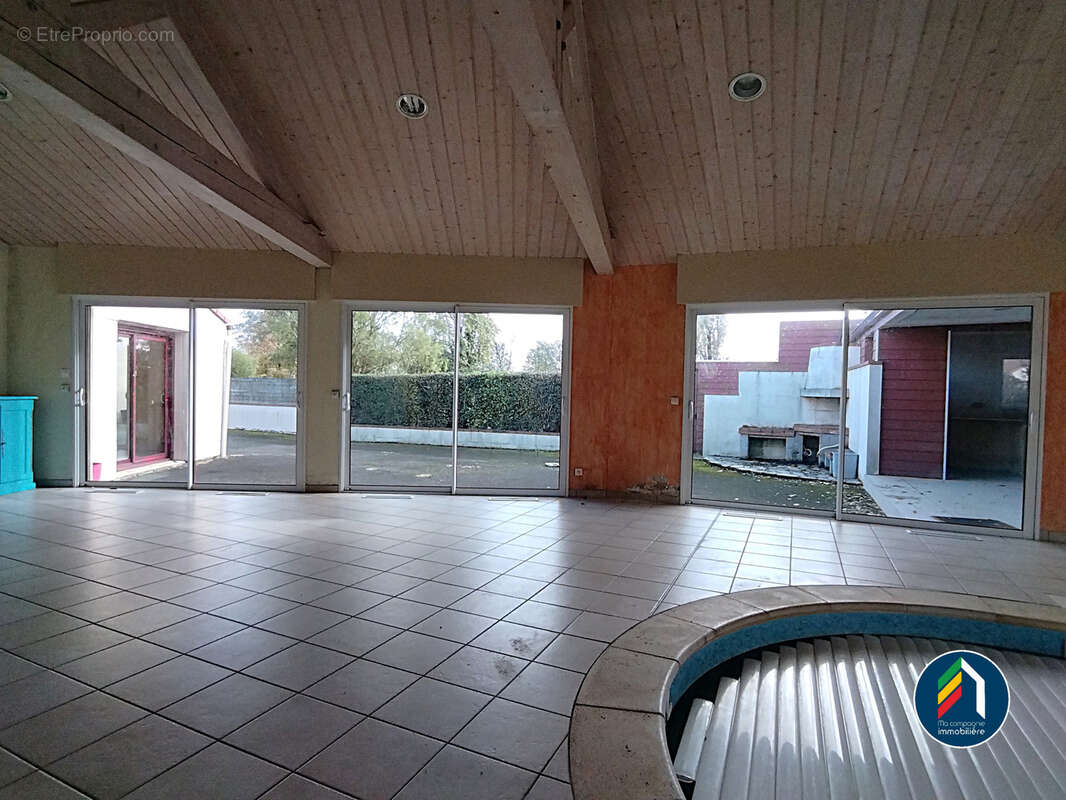 Maison à SAINT-MARTIN-DES-NOYERS