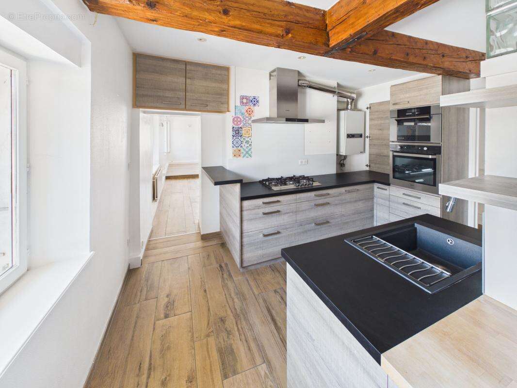 CHAMBÉRY HISTORIQUE - T4 de109.22m² en dernier étage avec cave et greniers - photo 8