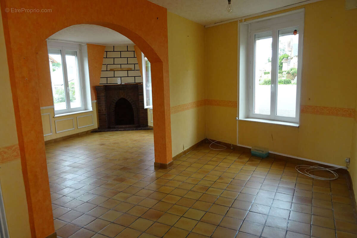 Maison à LA BAZOCHE-GOUET