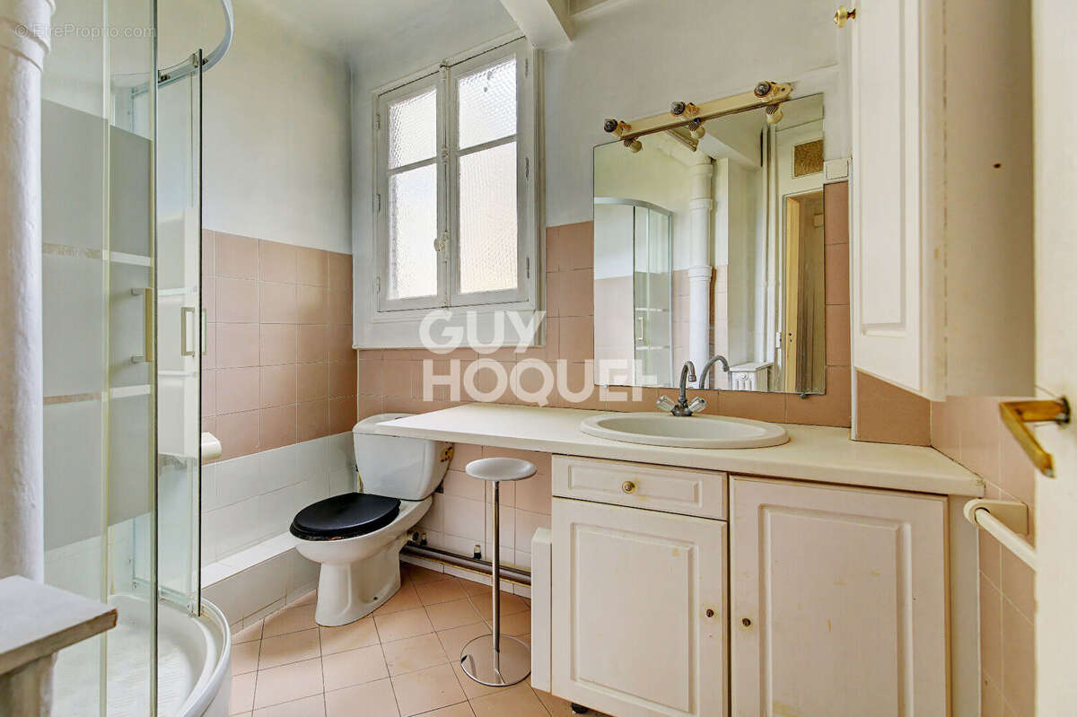 Appartement à PARIS-16E
