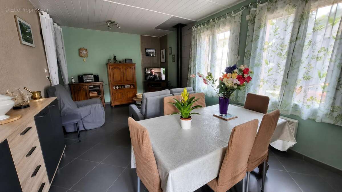 Maison de 5 pièces de 145 m² à Saint-Laurent-de-Cerdans - photo 2