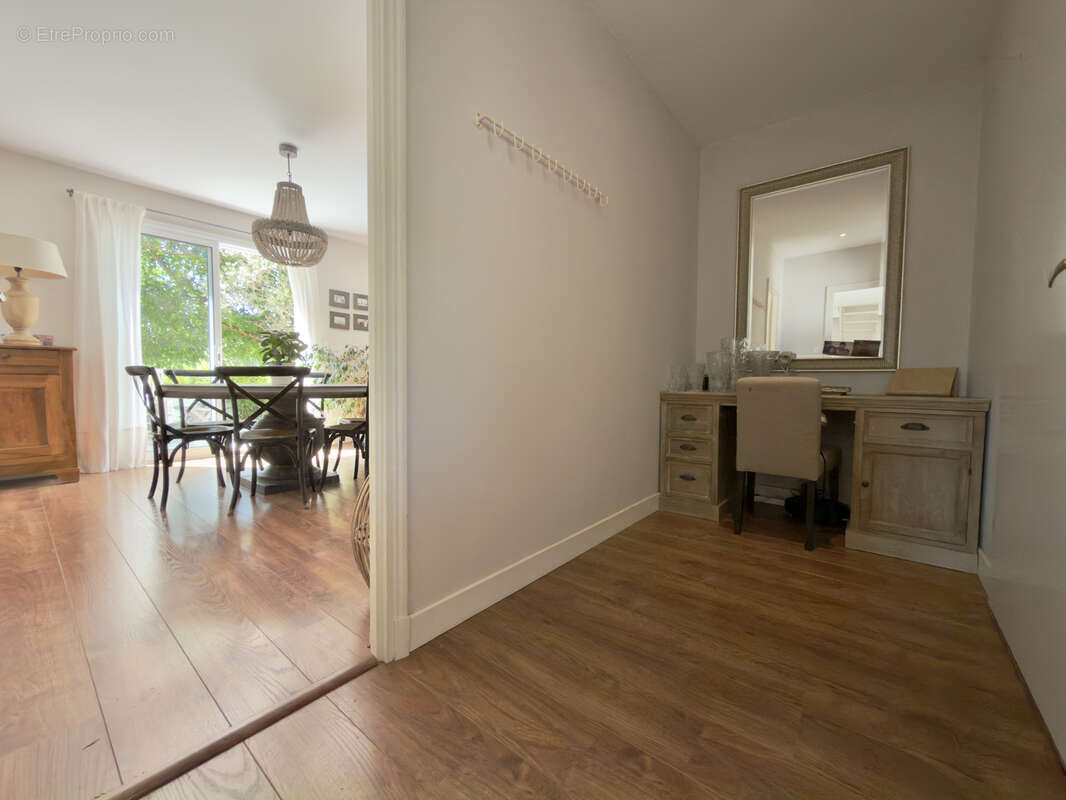 Maison contemporaine avec piscine et jardin - photo 6